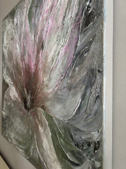 Just a Lily? – Bild 5
